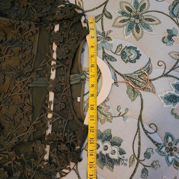 Dress - Picture 9 of 11